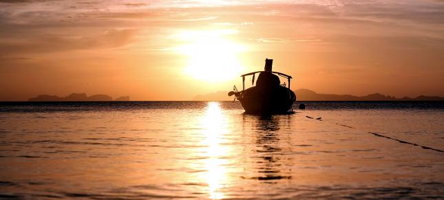 Boot im Abendrot Bild auf Leinwand