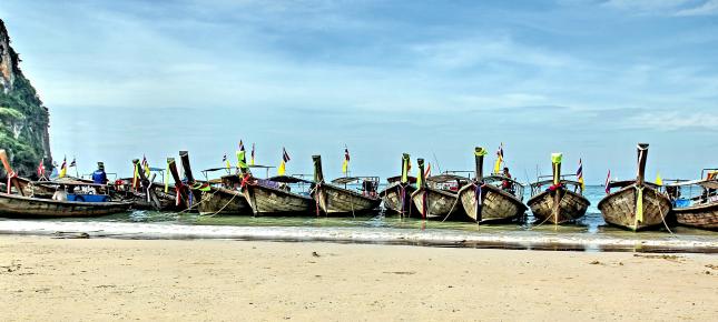 Boote am Strand Bild auf Leinwand