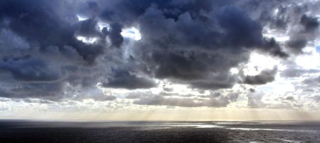 Wolken und Lichtstrahlen Bild auf Leinwand