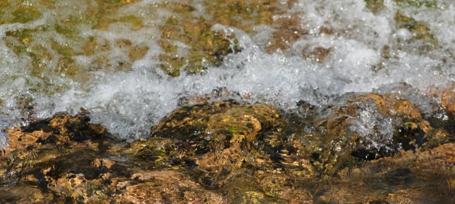 Sprudelndes Wasser Bild auf Leinwand