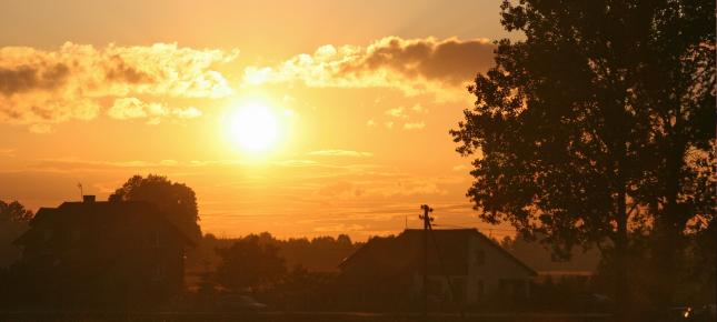 Abendsonne Dorf Bild auf Leinwand