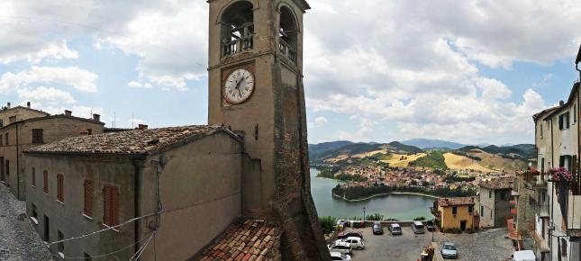 Dorf in Italien Bild auf Leinwand