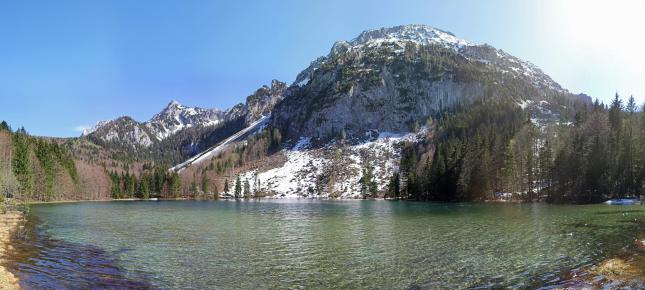 Klarer Bergsee Bild auf Leinwand